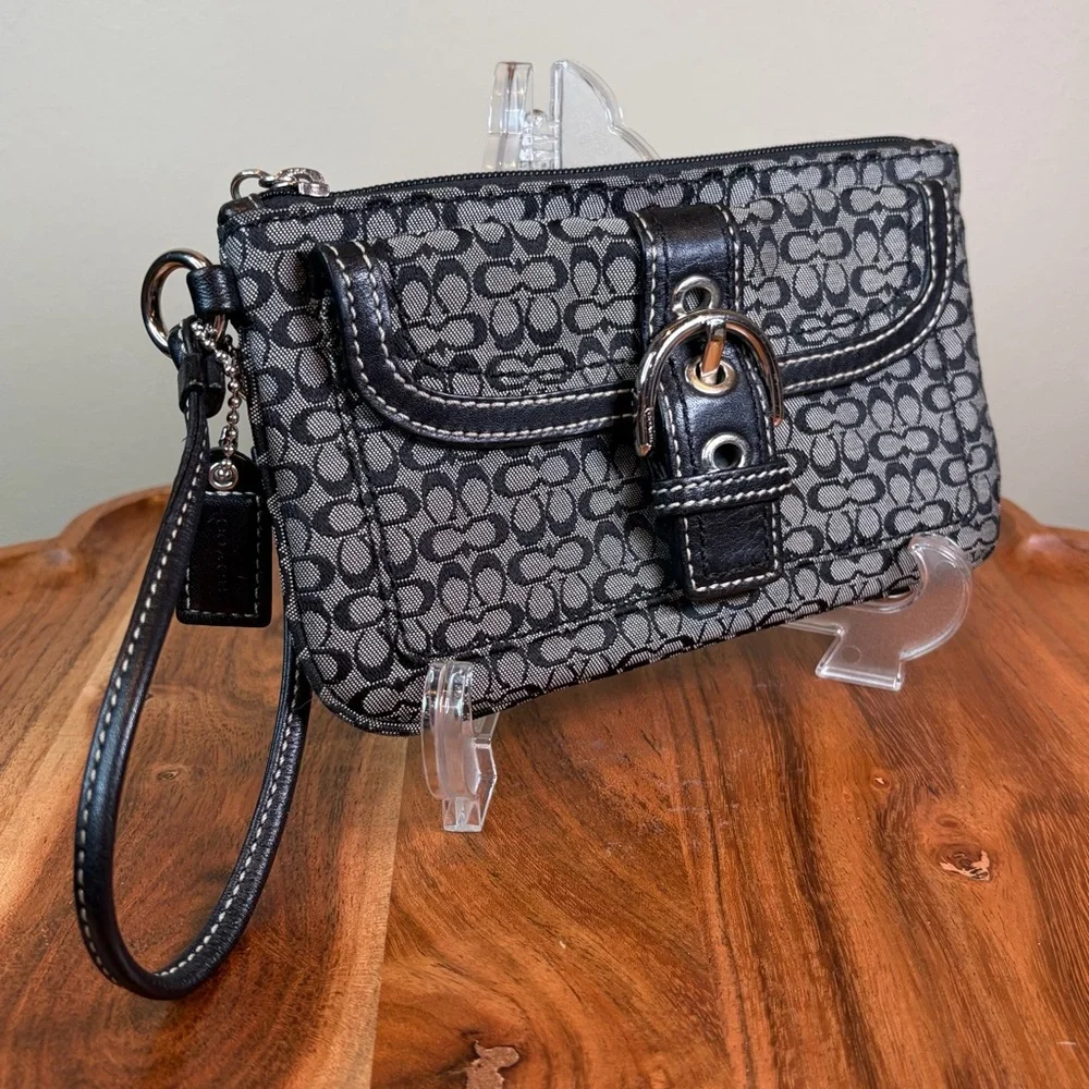Vintage COACH Signature Soho Black and White Wristlet Clutch EUC
